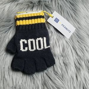 Gap Kids + Peanuts Cool Joe Fingerless Gloves